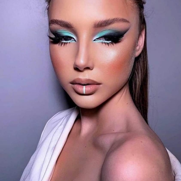 New OPV Beauty Spotlight Eyeshadow Palette - Picture 2 of 7